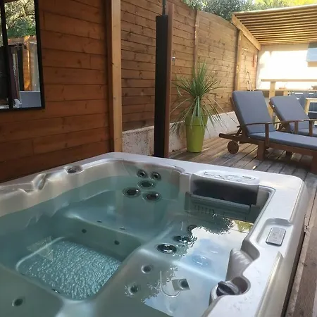 Studio Jacuzzi Prive A 8 Min A Pied De La Plage