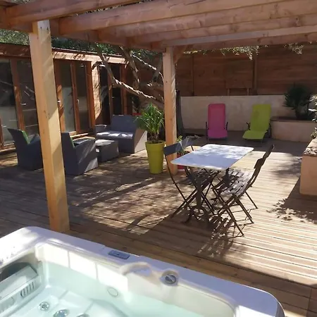 Studio Jacuzzi Prive A 8 Min A Pied De La Plage شقة *