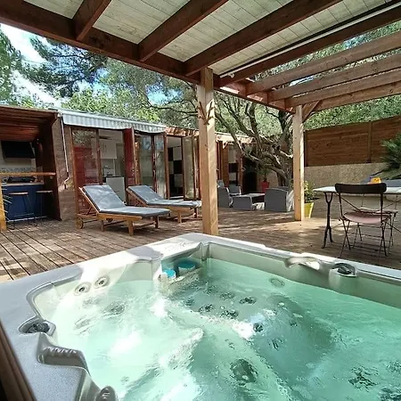 Studio Jacuzzi Prive A 8 Min A Pied De La Plage شقة *