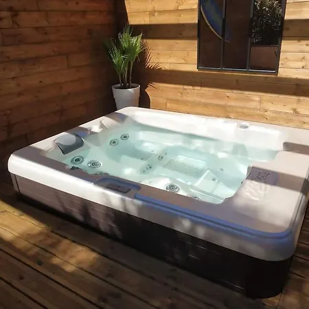 Studio Jacuzzi Prive A 8 Min A Pied De La Plage *